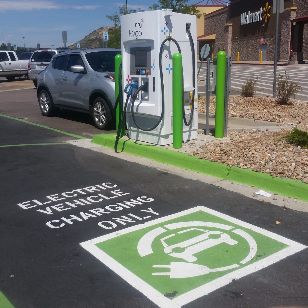 Charging electric vehicle stations business billion car now ev